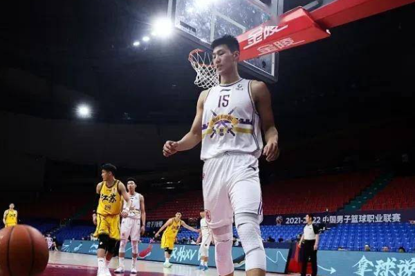 CBA一個(gè)賽季要打多少場(chǎng)比賽？