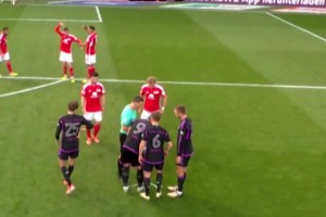 露頭就秒！凱恩的任意球此刻已成藝術(shù)