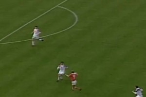 已成藝術(shù)！來欣賞博格坎普在歐洲杯上的瀟灑控球