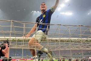 爬橫梁這事，還是勞塔羅有經(jīng)驗(yàn)