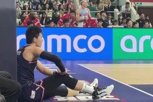 焦泊喬受傷沒人管？！新疆隊(duì)球員克里克在替補(bǔ)席喊人趕緊過(guò)來(lái)！