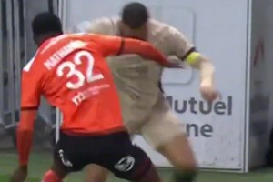 太過殘暴！姆巴佩油炸丸子穿襠對(duì)手頻率快到看不清！