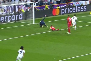 2017年的今天，c羅上演帽子戲法，皇馬擊敗拜仁